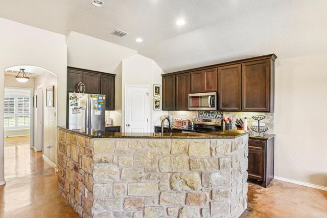 303 Quarter Horse LN, Fischer, TX 78623