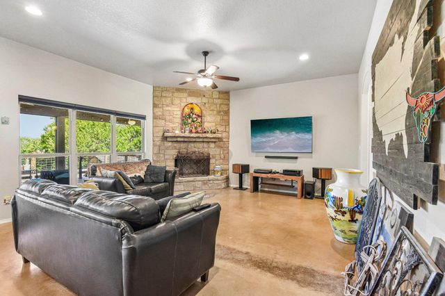 303 Quarter Horse LN, Fischer, TX 78623