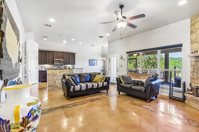 303 Quarter Horse LN, Fischer, TX 78623