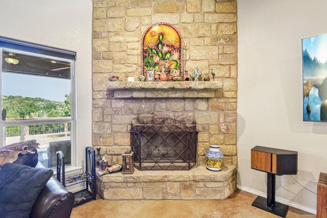 303 Quarter Horse LN, Fischer, TX 78623