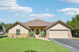 303 Quarter Horse LN, Fischer, TX 78623