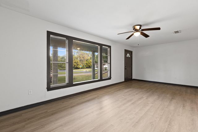 1711 Buccaneer Dr., Longview, TX 75604