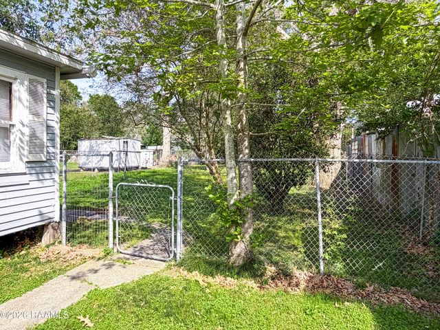 702 NE Evangeline Thruway, Lafayette, LA 70501