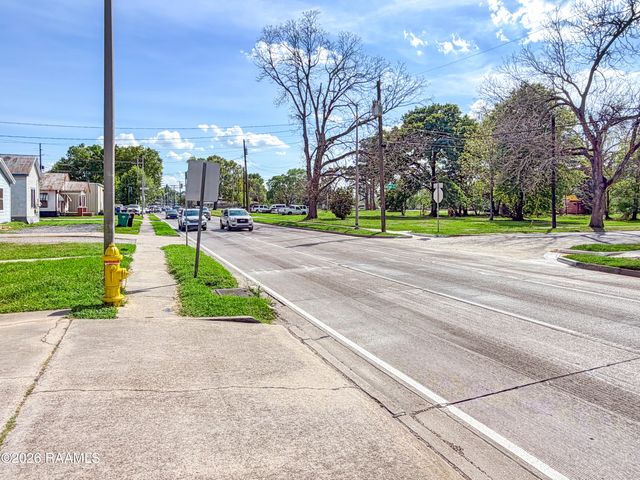 702 NE Evangeline Thruway, Lafayette, LA 70501