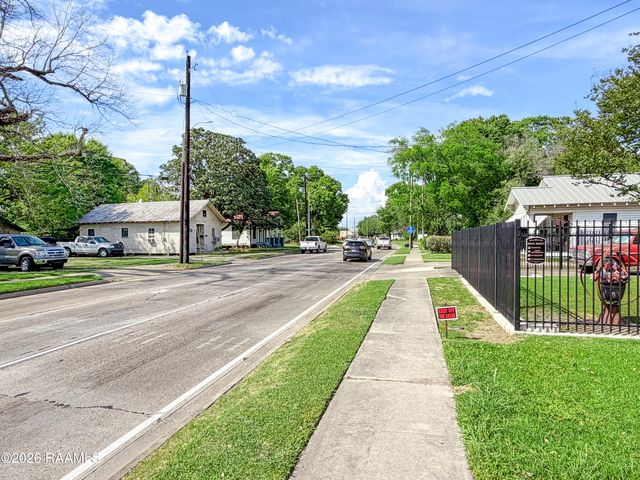 702 NE Evangeline Thruway, Lafayette, LA 70501