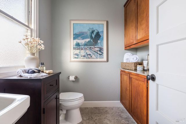 531 E Washington St, Petaluma, CA 94952