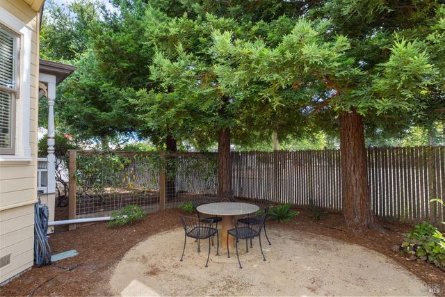 531 E Washington St, Petaluma, CA 94952