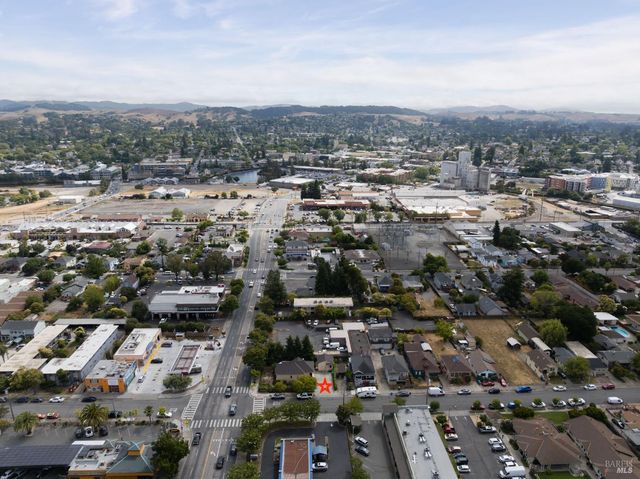 531 E Washington St, Petaluma, CA 94952