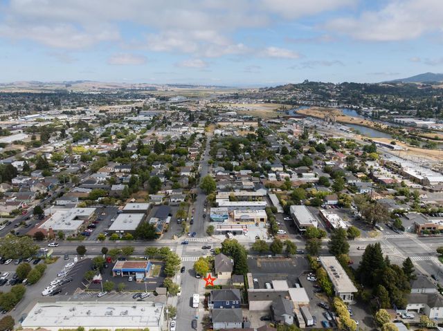 531 E Washington St, Petaluma, CA 94952