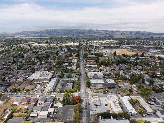 531 E Washington St, Petaluma, CA 94952