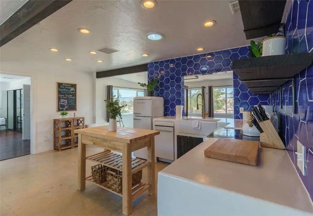 58235 Sun Via Drive, Yucca Valley, CA 92284