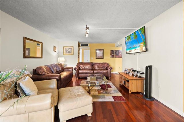 6755 W Broward Boulevard, Plantation, FL 33317