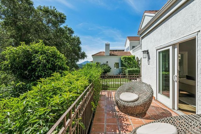 5 Heatherstone Ln, San Rafael, CA 94903