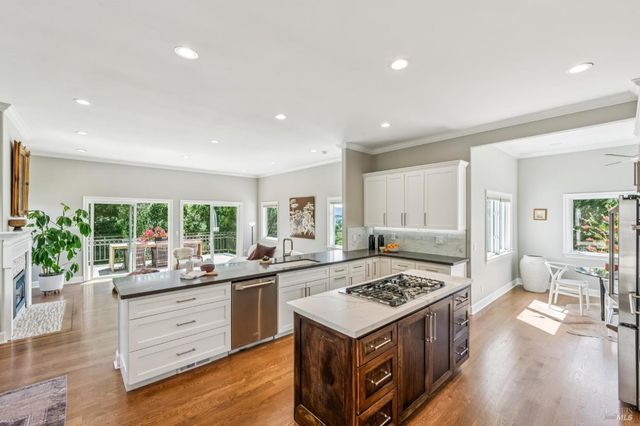 5 Heatherstone Ln, San Rafael, CA 94903