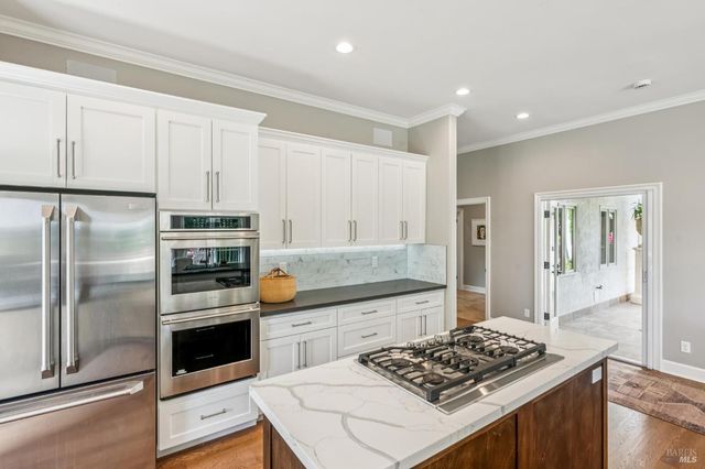 5 Heatherstone Ln, San Rafael, CA 94903