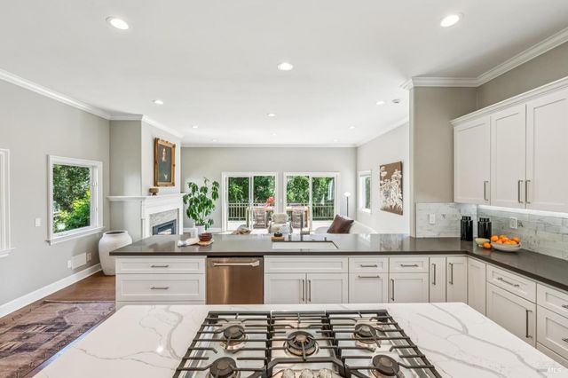 5 Heatherstone Ln, San Rafael, CA 94903