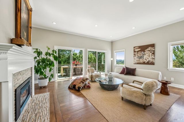 5 Heatherstone Ln, San Rafael, CA 94903