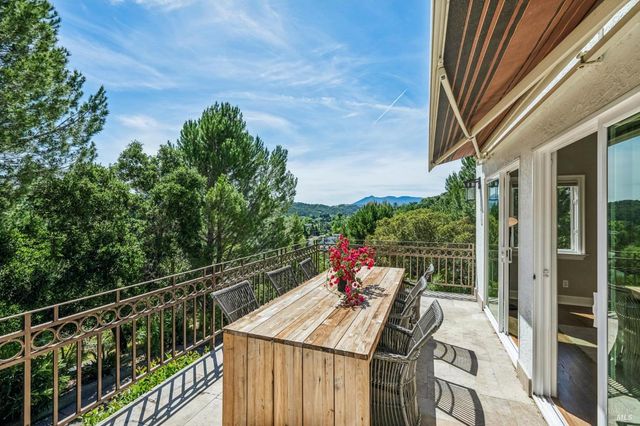 5 Heatherstone Ln, San Rafael, CA 94903