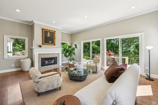 5 Heatherstone Ln, San Rafael, CA 94903