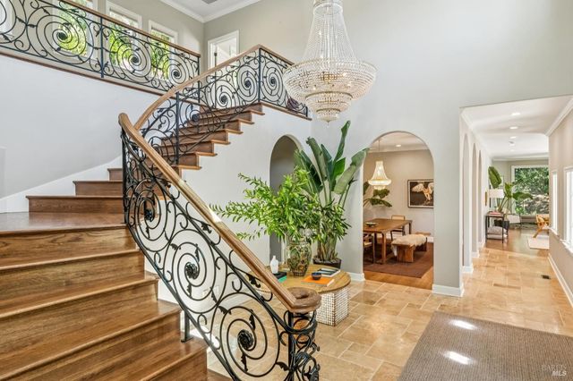 5 Heatherstone Ln, San Rafael, CA 94903