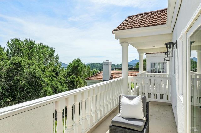 5 Heatherstone Ln, San Rafael, CA 94903