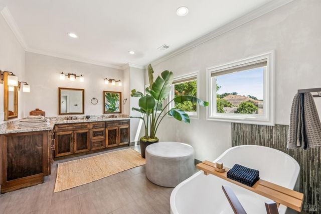 5 Heatherstone Ln, San Rafael, CA 94903