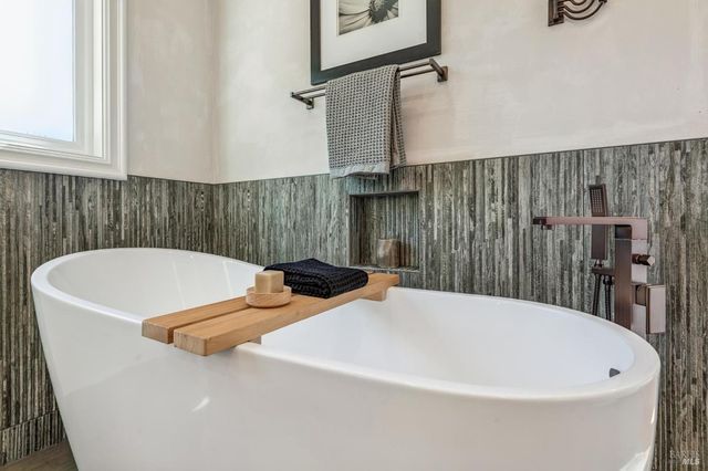 5 Heatherstone Ln, San Rafael, CA 94903