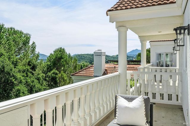 5 Heatherstone Ln, San Rafael, CA 94903