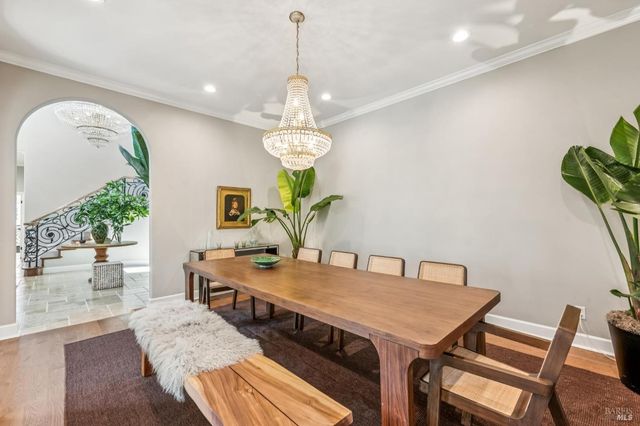 5 Heatherstone Ln, San Rafael, CA 94903