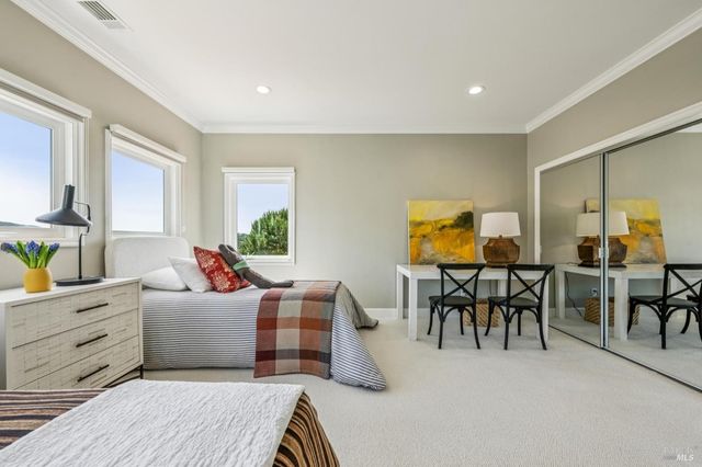 5 Heatherstone Ln, San Rafael, CA 94903