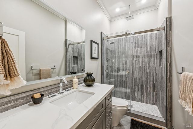 5 Heatherstone Ln, San Rafael, CA 94903