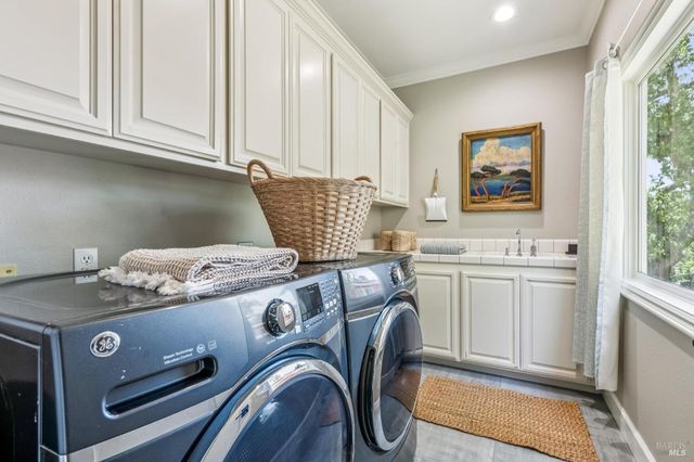 5 Heatherstone Ln, San Rafael, CA 94903