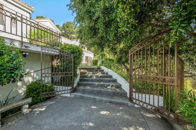 5 Heatherstone Ln, San Rafael, CA 94903