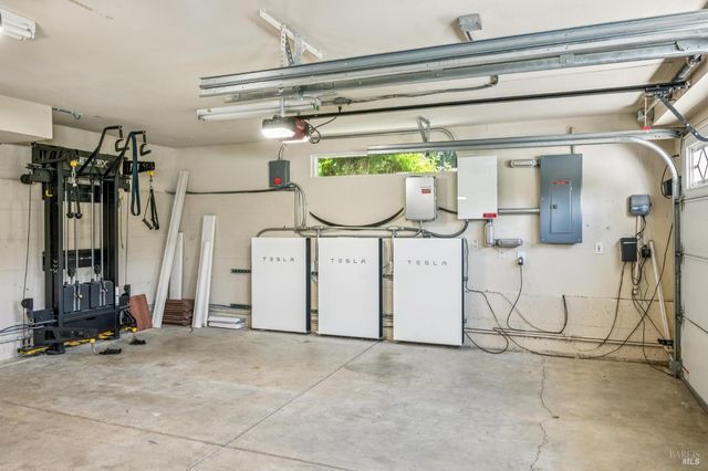 5 Heatherstone Ln, San Rafael, CA 94903