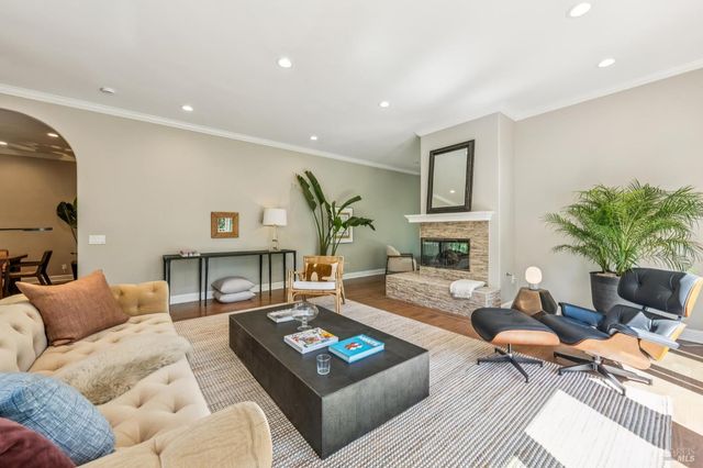 5 Heatherstone Ln, San Rafael, CA 94903