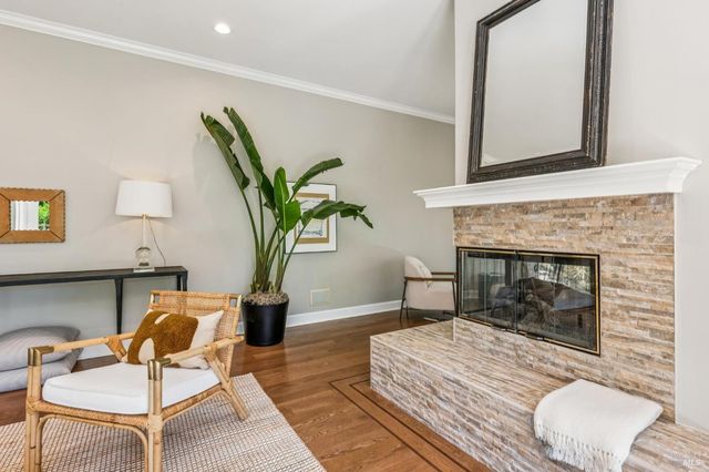 5 Heatherstone Ln, San Rafael, CA 94903