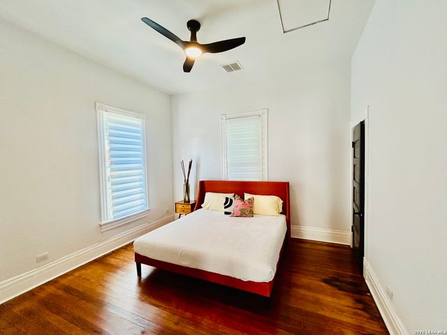 825 BURLESON, San Antonio, TX 78202
