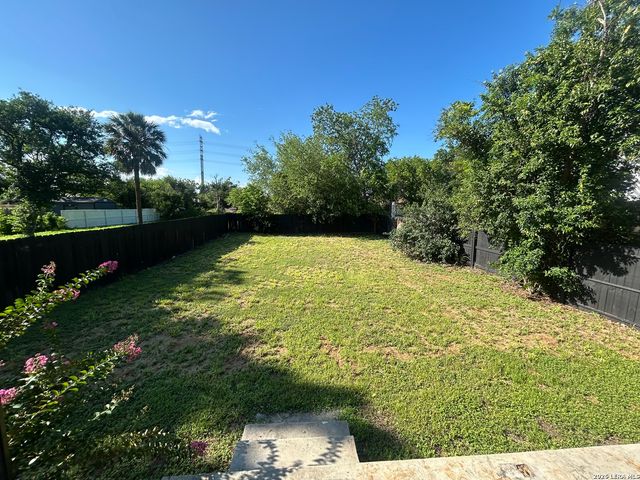 825 BURLESON, San Antonio, TX 78202