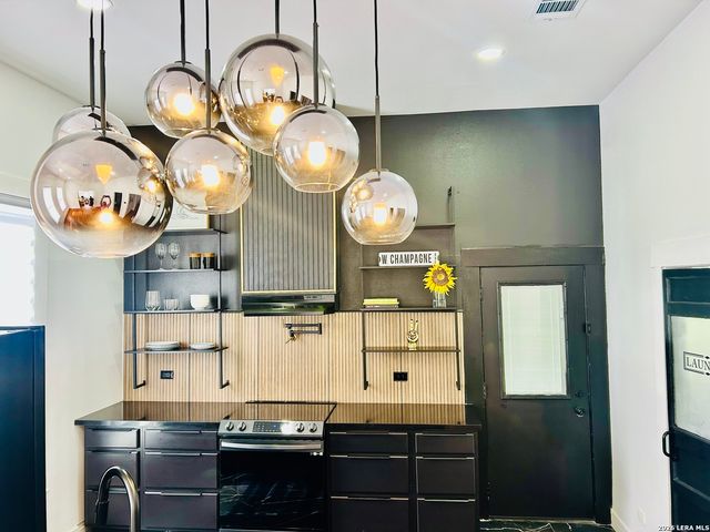 825 BURLESON, San Antonio, TX 78202
