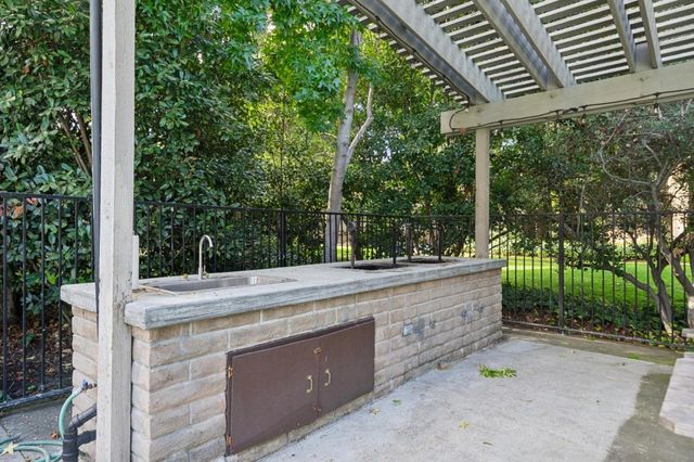 19417 Vineyard Lane, Saratoga, CA 95070
