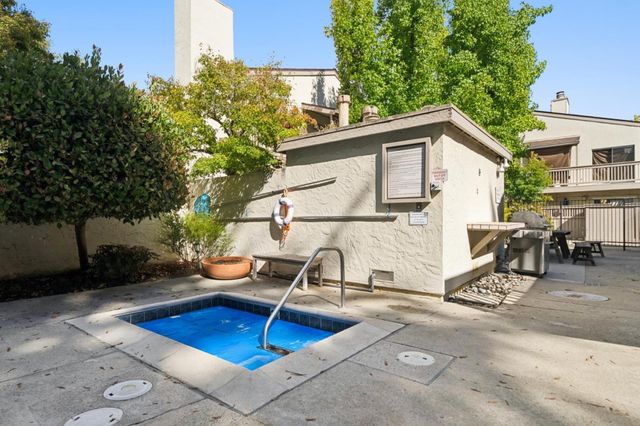 19417 Vineyard Lane, Saratoga, CA 95070