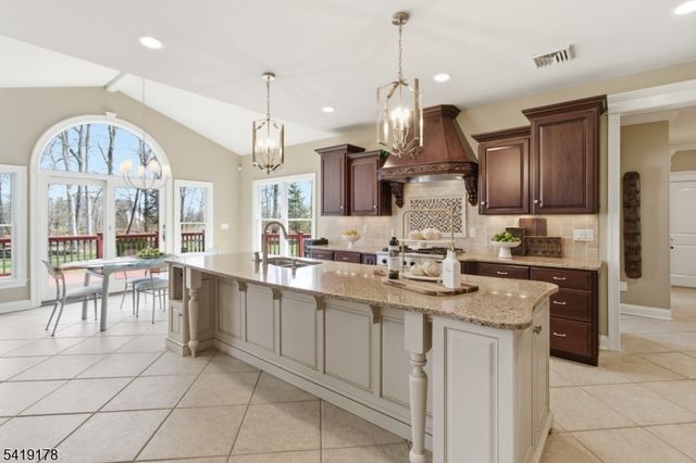 4 Michele Crossing, Raritan Twp., NJ 08822