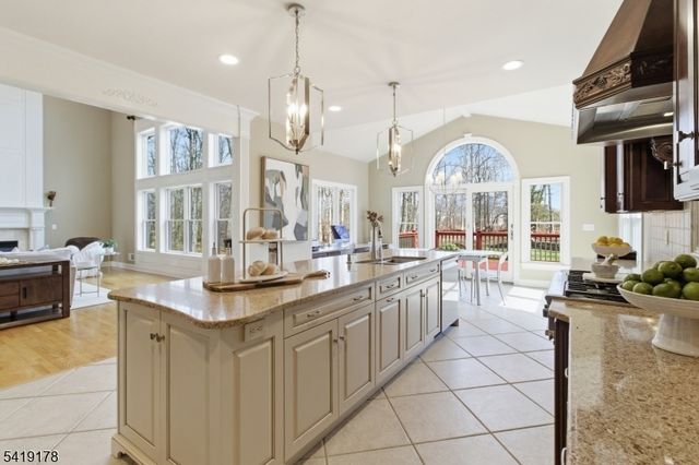 4 Michele Crossing, Raritan Twp., NJ 08822