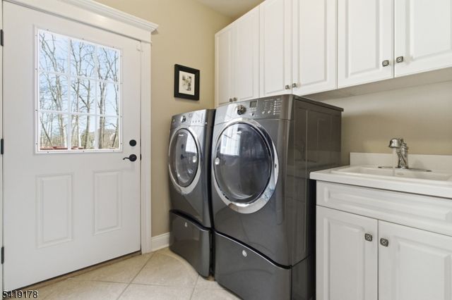 4 Michele Crossing, Raritan Twp., NJ 08822