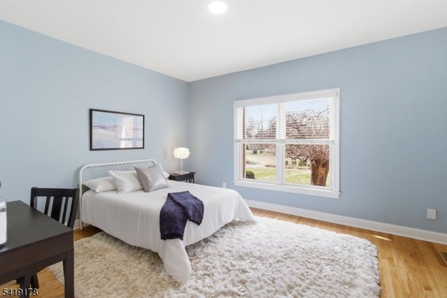 4 Michele Crossing, Raritan Twp., NJ 08822