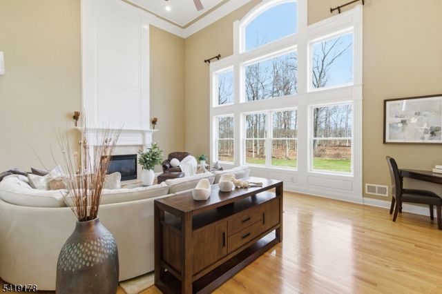 4 Michele Crossing, Raritan Twp., NJ 08822