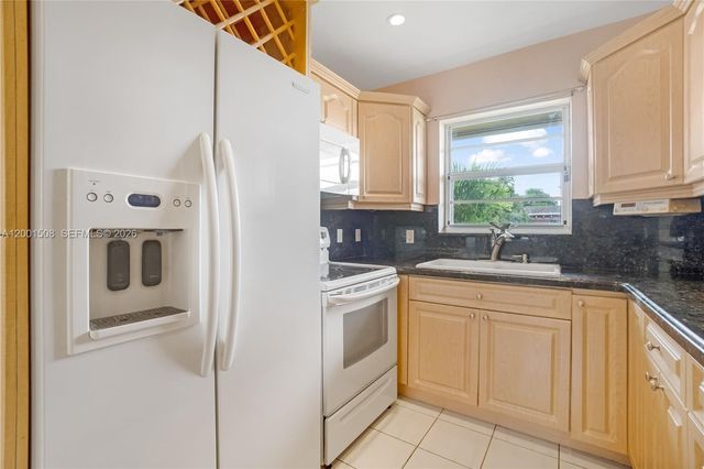 3240 SW 96th Ave, Miami, FL 33165