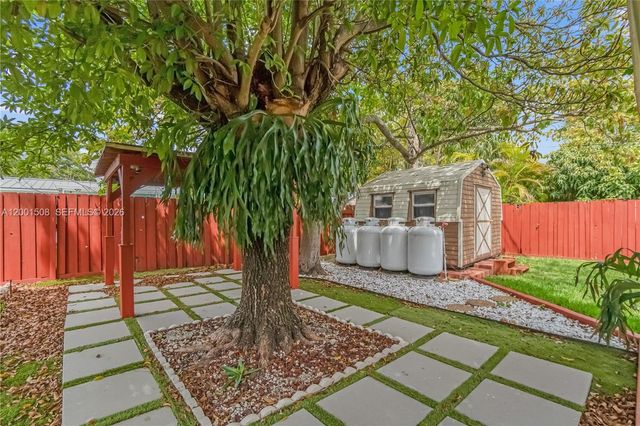 3240 SW 96th Ave, Miami, FL 33165