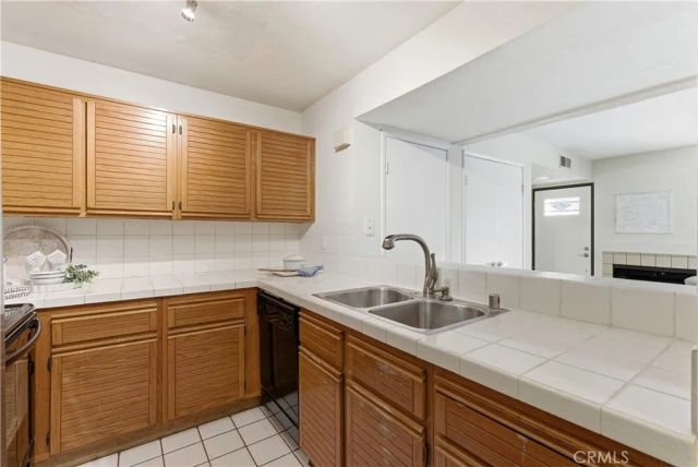 25712 Le Parc 7, Lake Forest, CA 92630