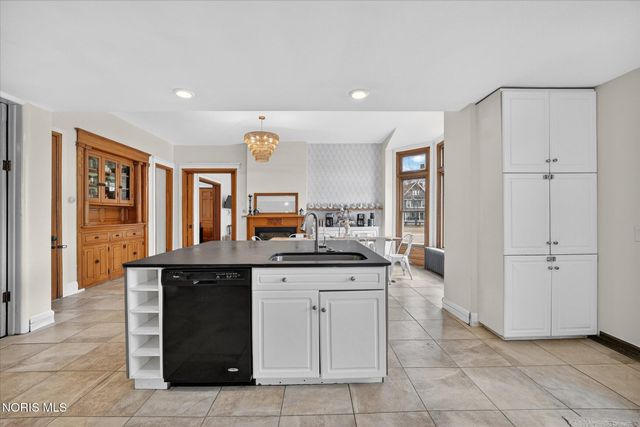 325 N Main Street, Bowling Green, OH 43402